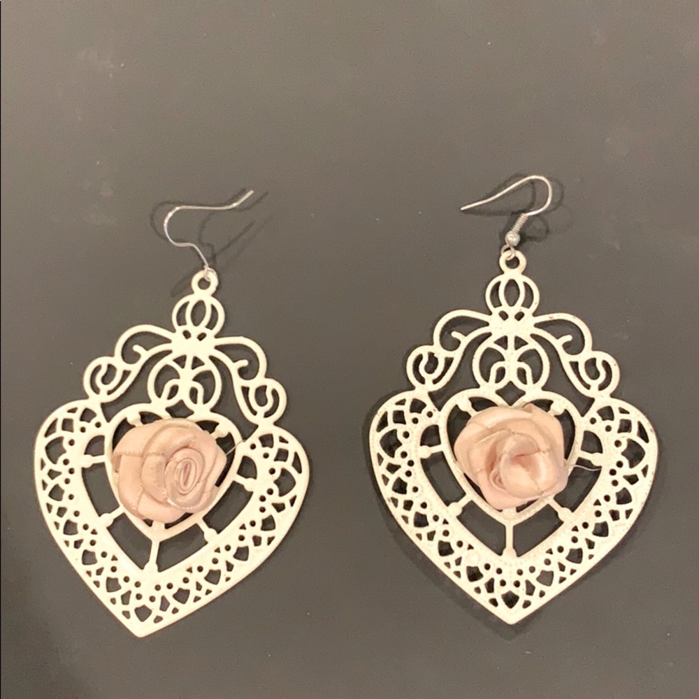 Cream Heart Shaped Earrings With Bow